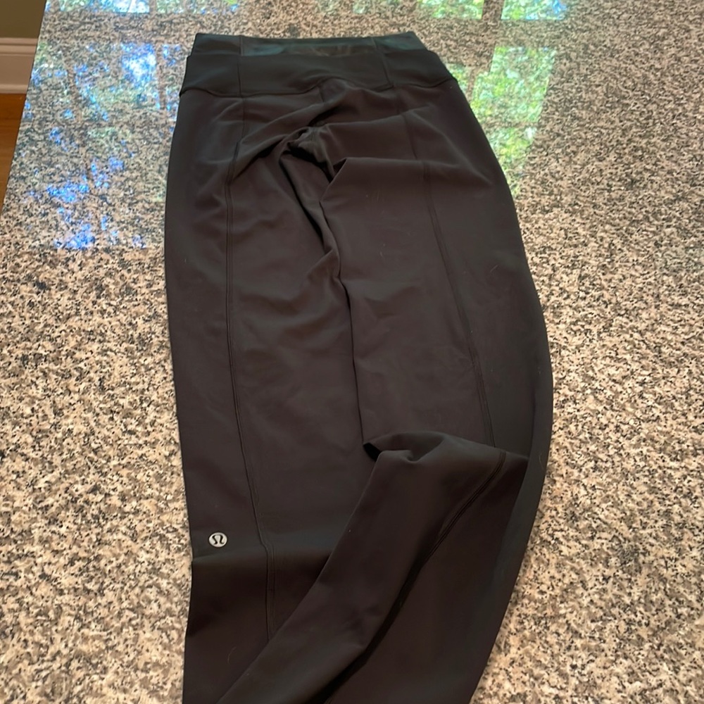 Lululemon size 4 yoga pants